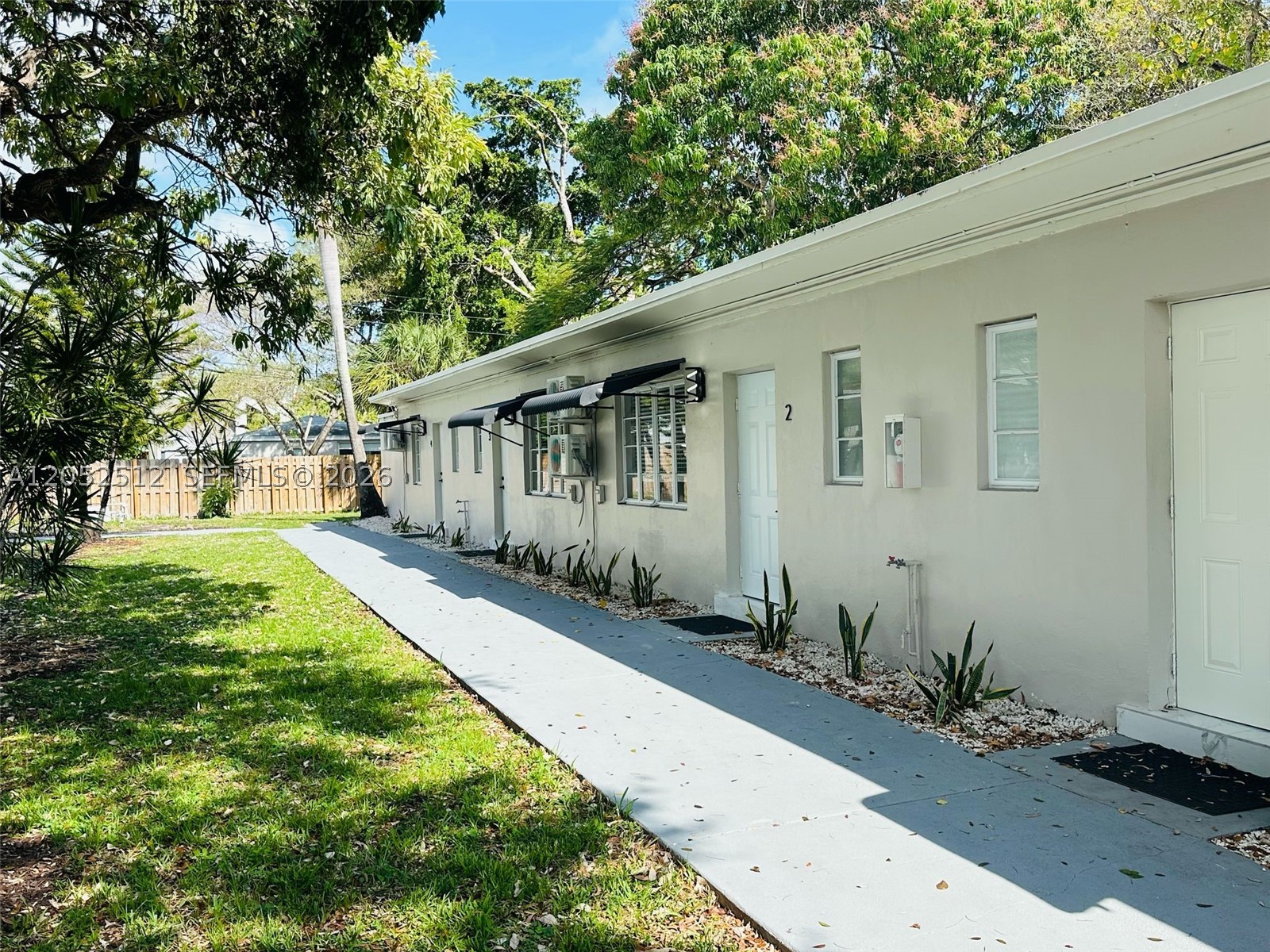 LAUDERDALE - Residential Lease