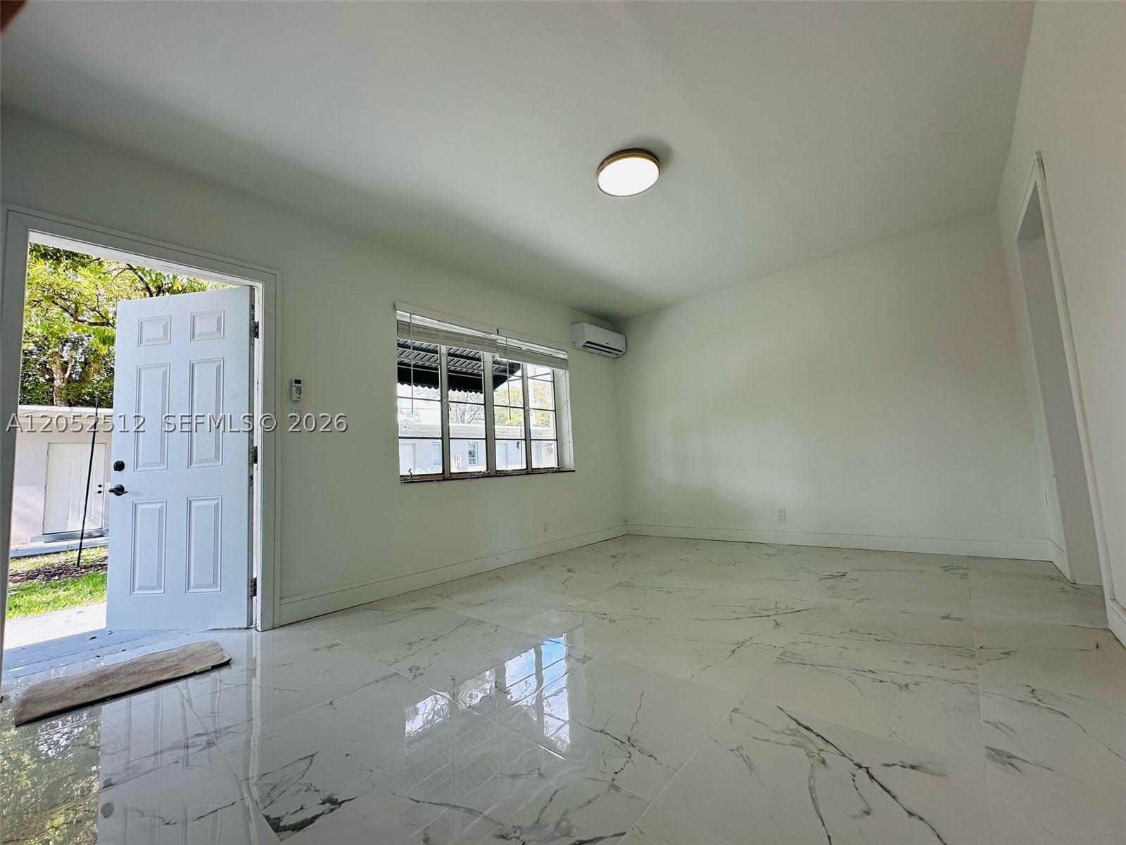 LAUDERDALE - Residential Lease