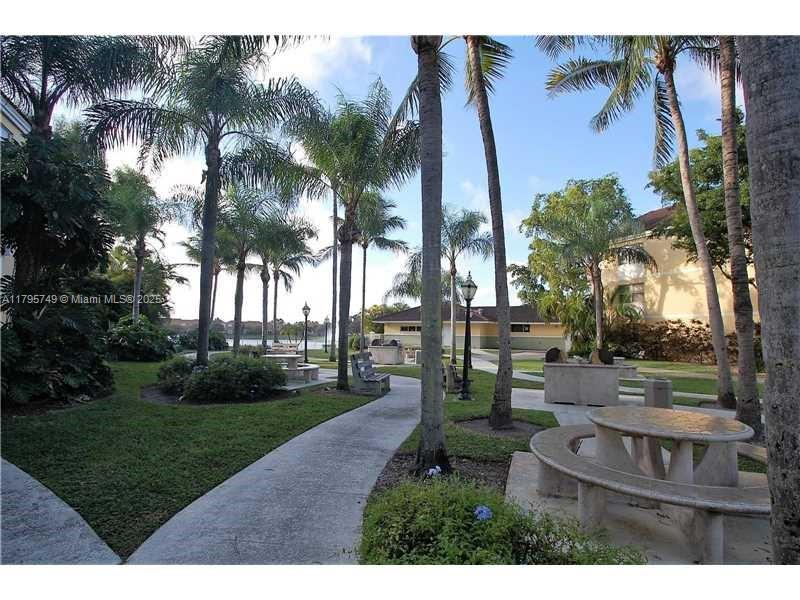LE CLUB AT OLD CUTLER CON - Residential Lease