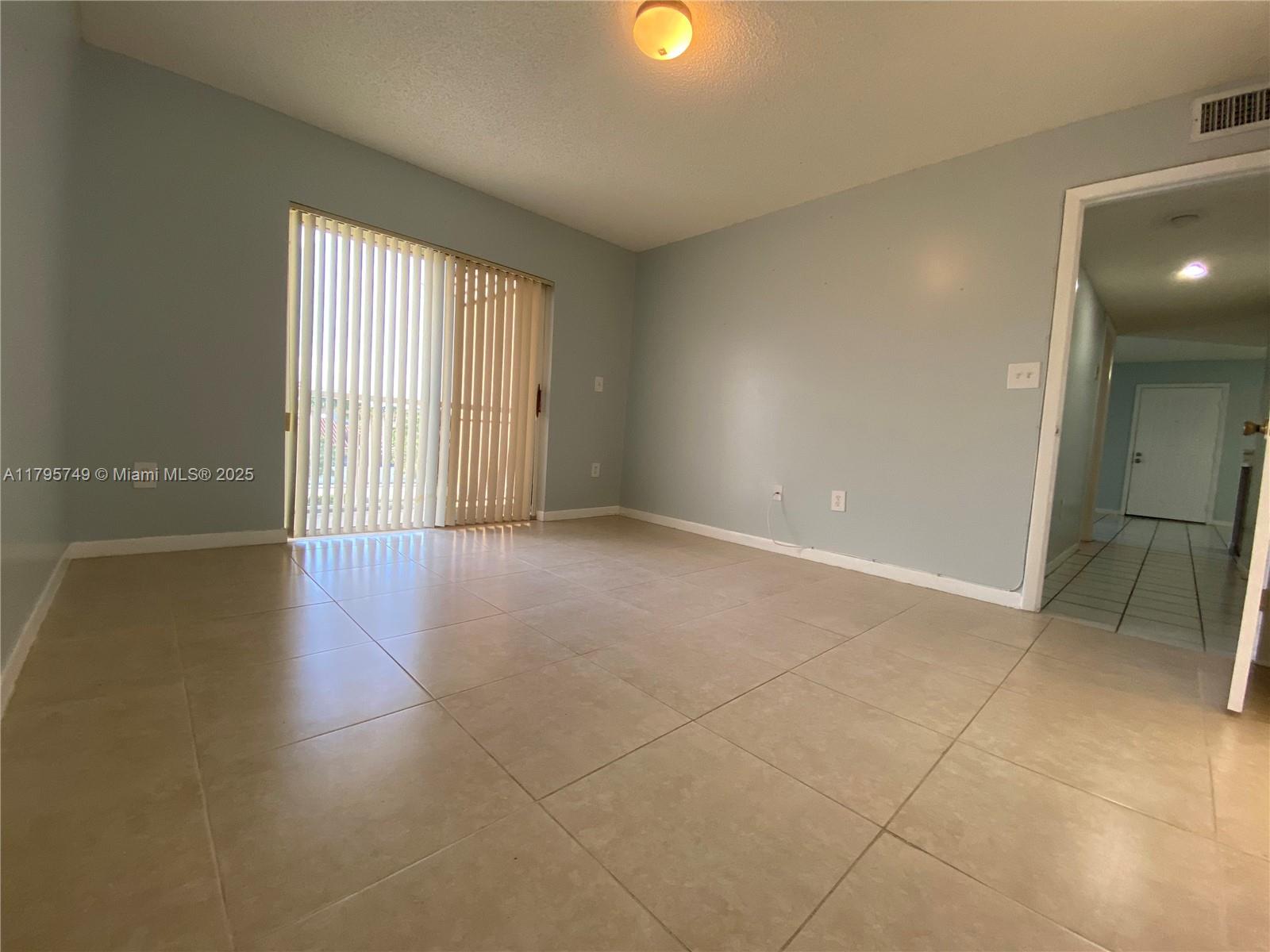 LE CLUB AT OLD CUTLER CON - Residential Lease