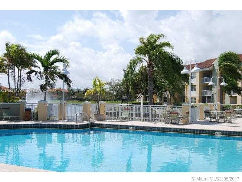 LE CLUB AT OLD CUTLER CON - Residential Lease