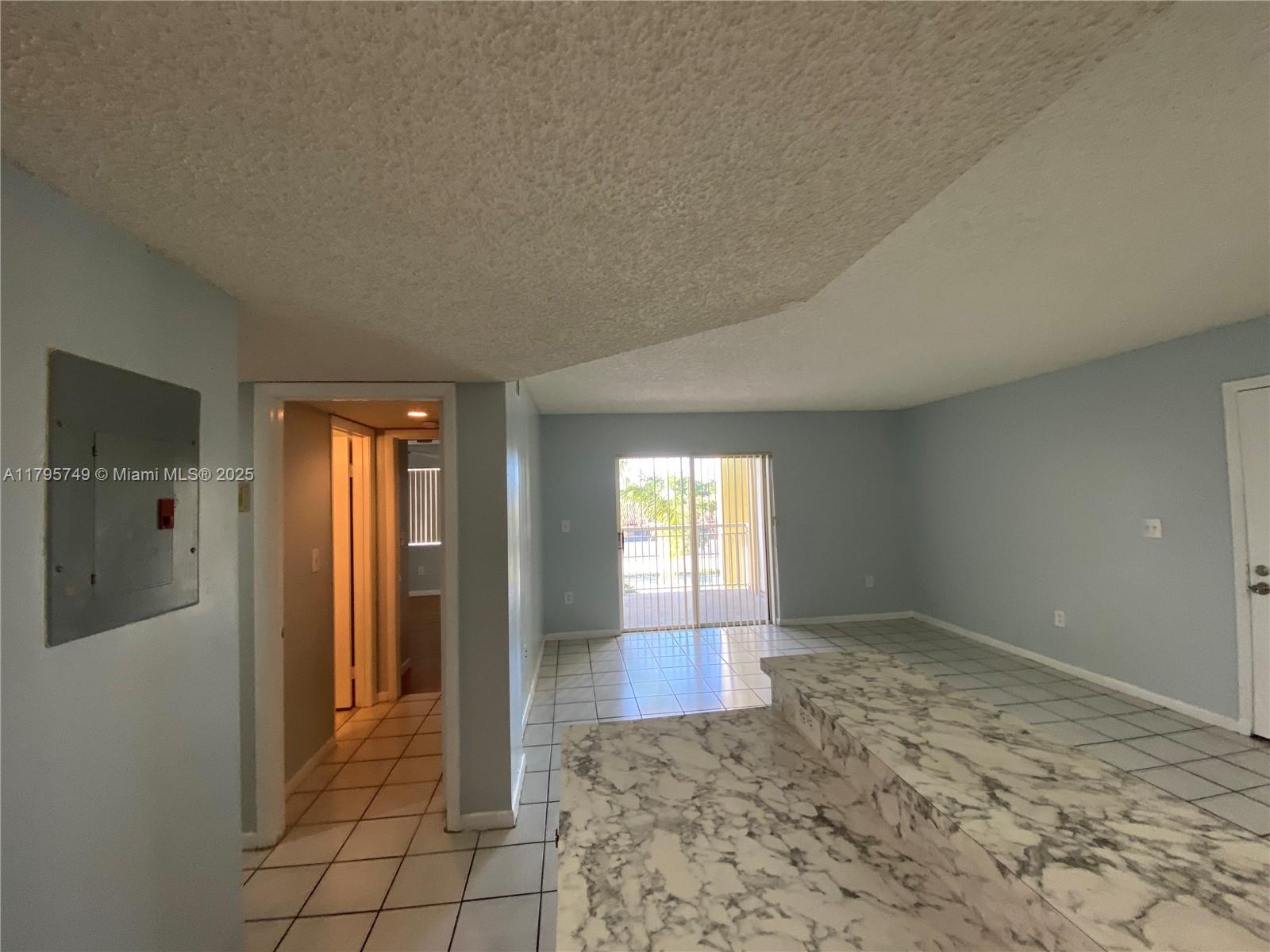 LE CLUB AT OLD CUTLER CON - Residential Lease