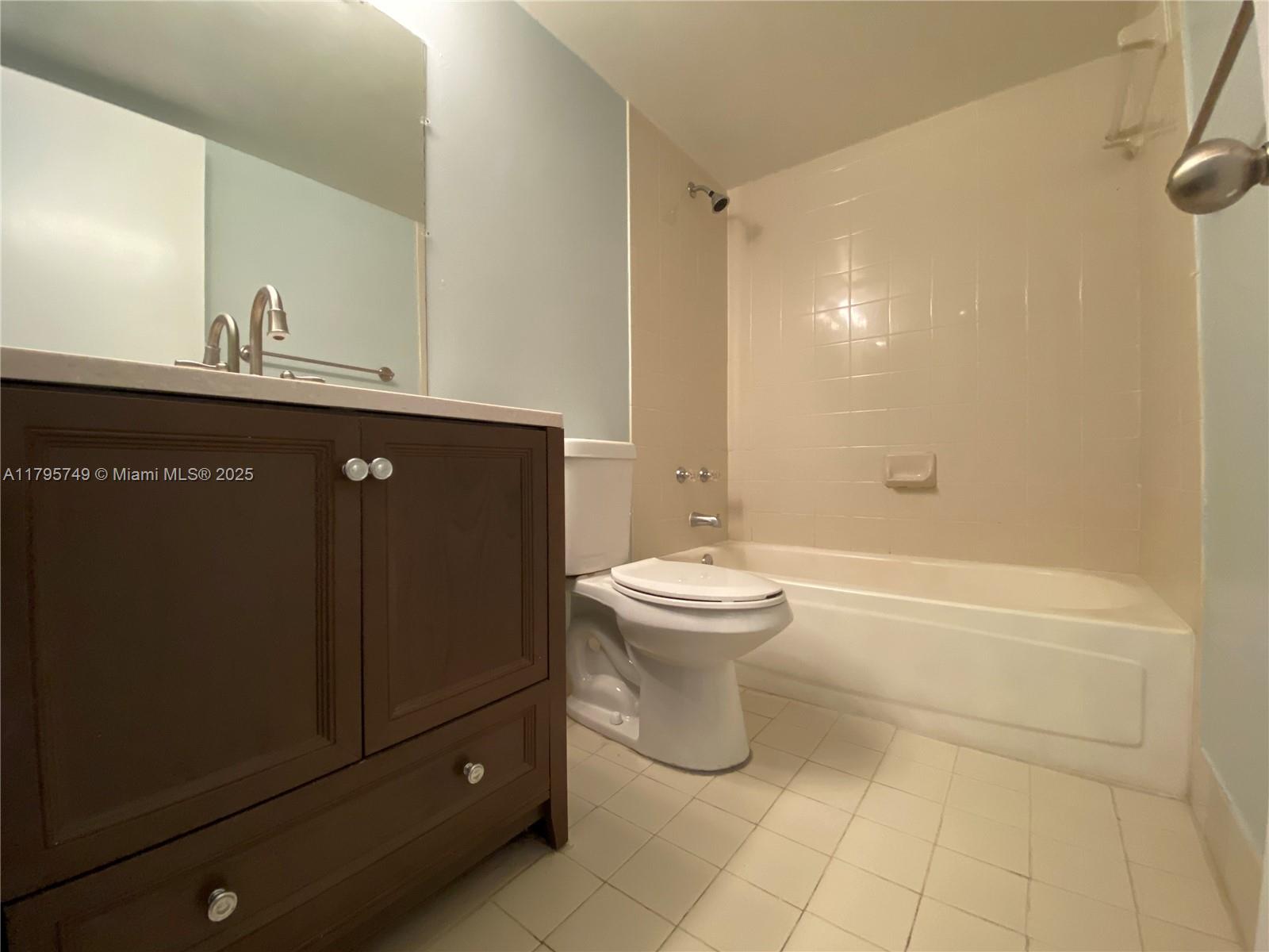 LE CLUB AT OLD CUTLER CON - Residential Lease