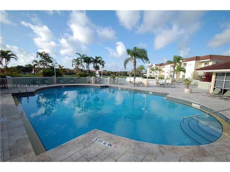 LE CLUB AT OLD CUTLER CON - Residential Lease