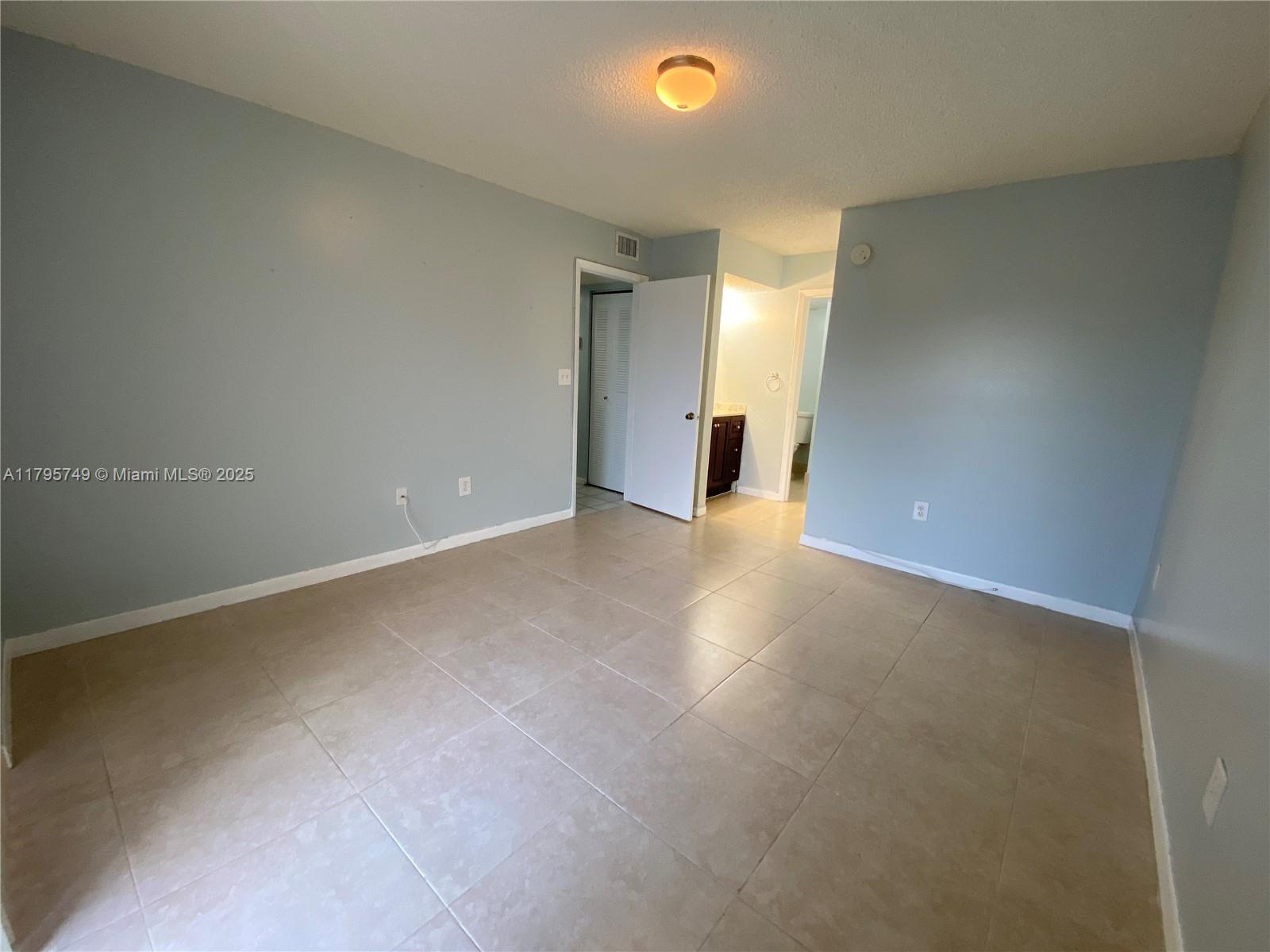 LE CLUB AT OLD CUTLER CON - Residential Lease
