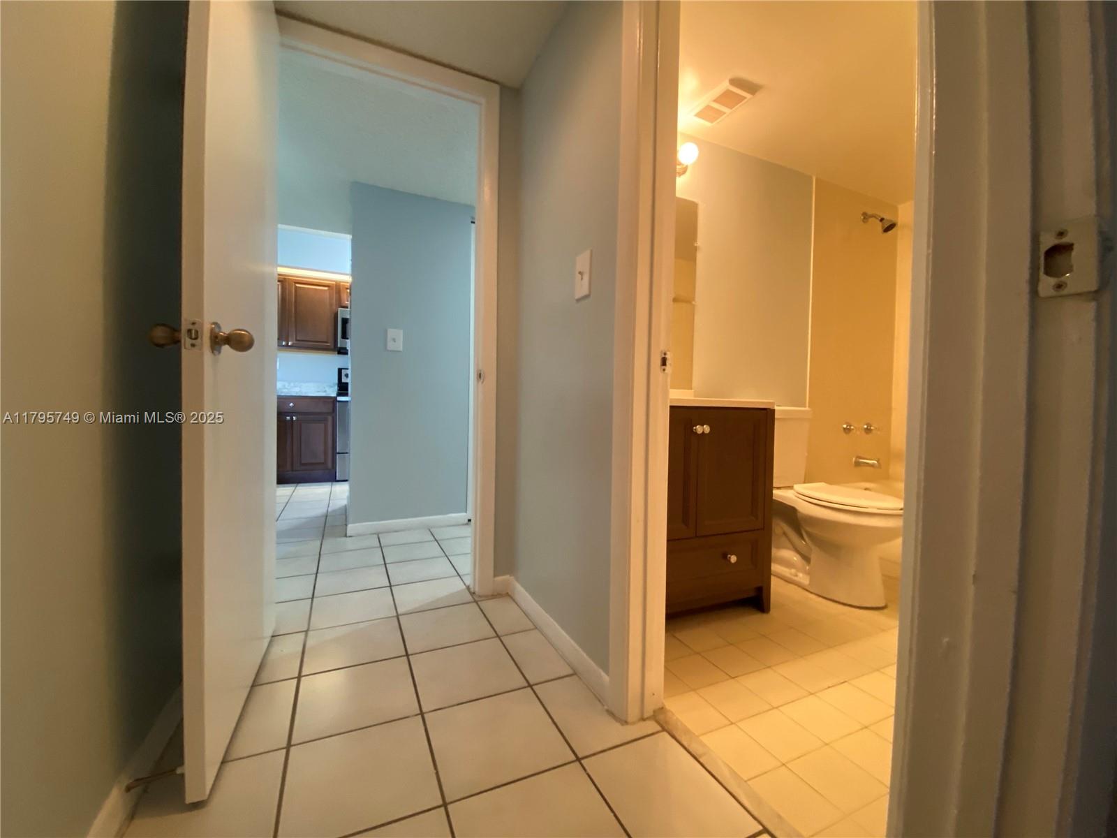 LE CLUB AT OLD CUTLER CON - Residential Lease
