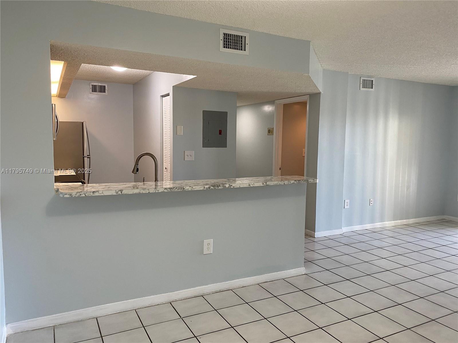 LE CLUB AT OLD CUTLER CON - Residential Lease