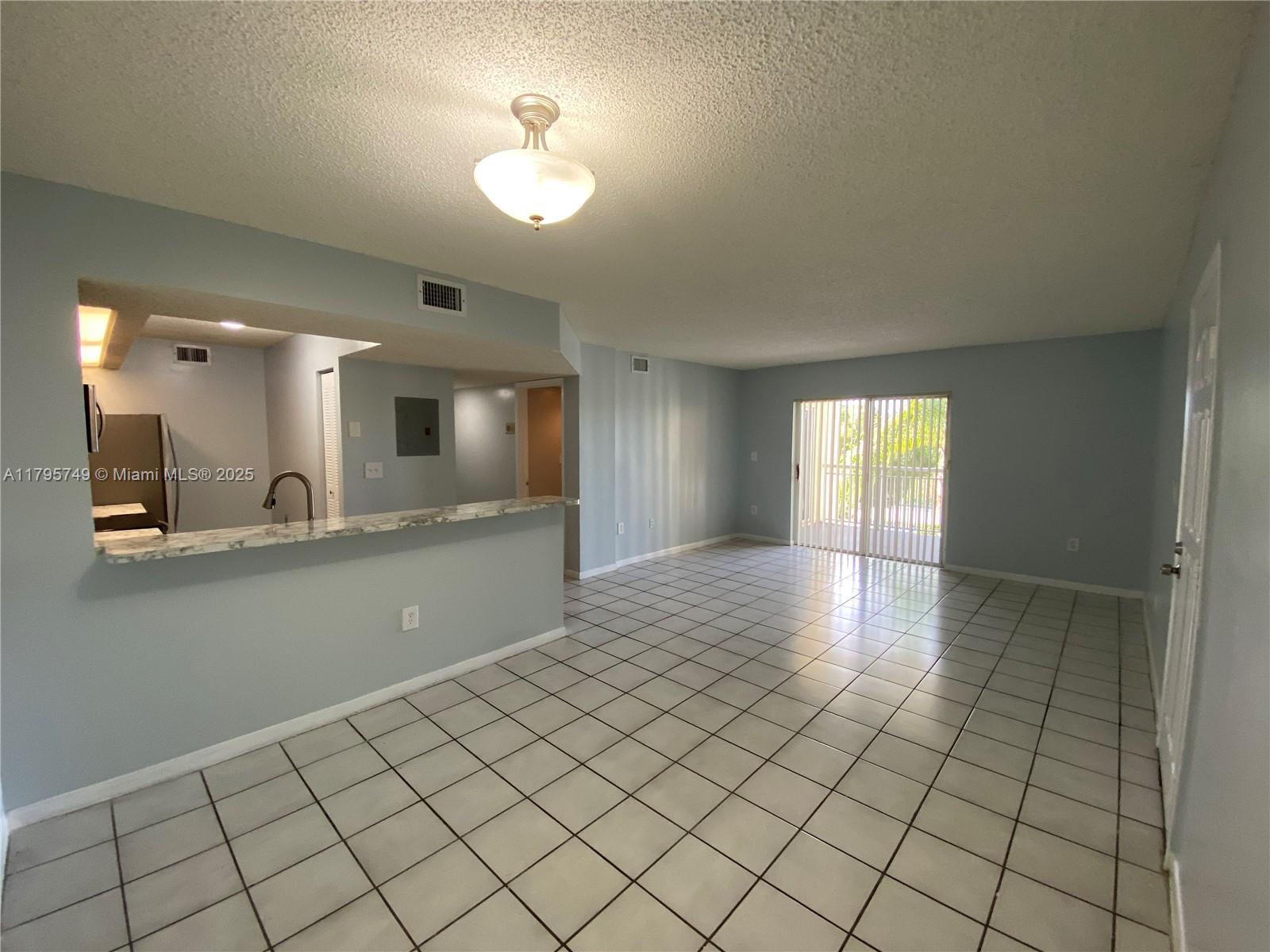 LE CLUB AT OLD CUTLER CON - Residential Lease