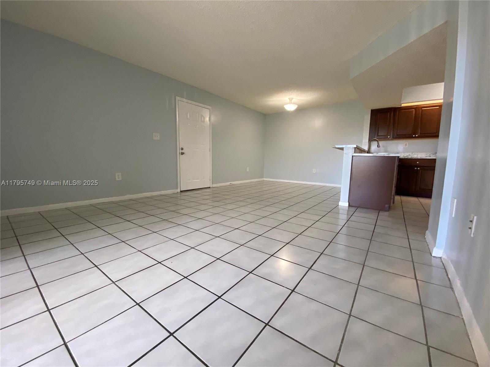 LE CLUB AT OLD CUTLER CON - Residential Lease