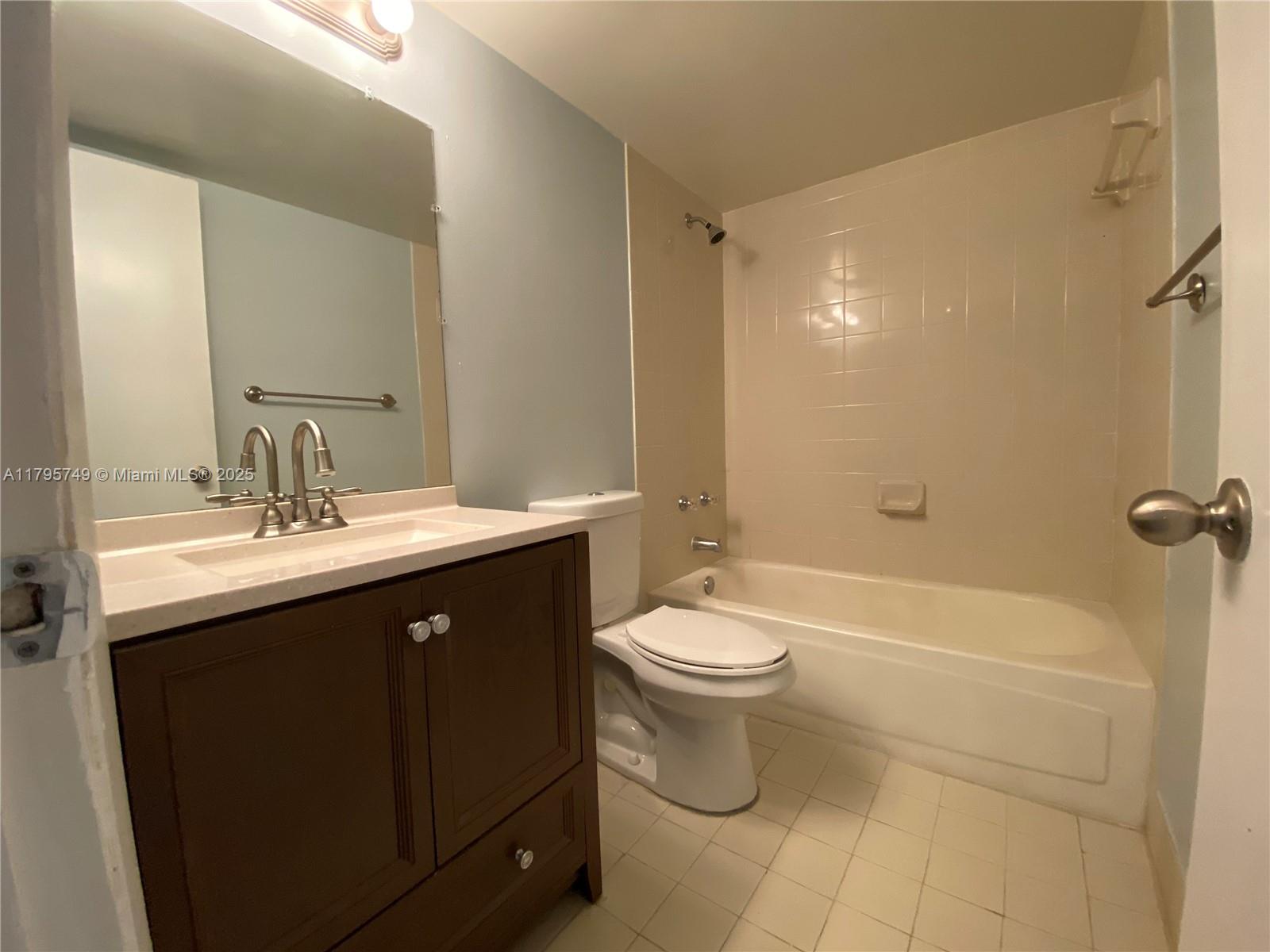 LE CLUB AT OLD CUTLER CON - Residential Lease