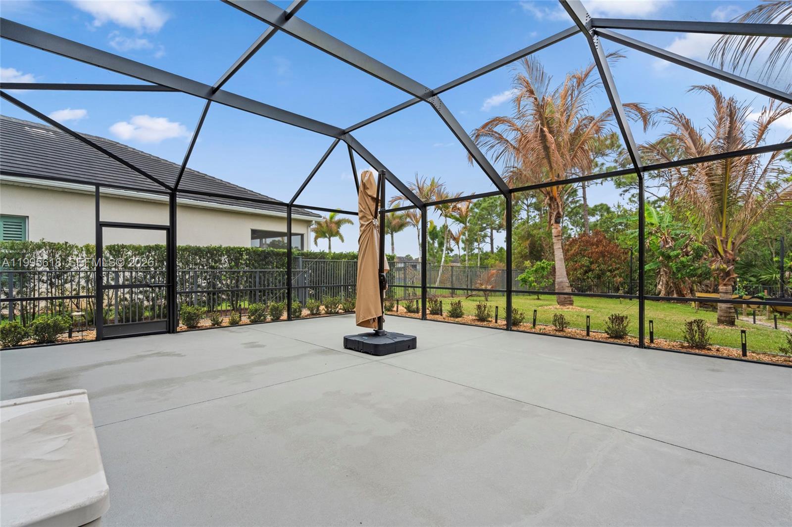 BANYAN BAY - Residential