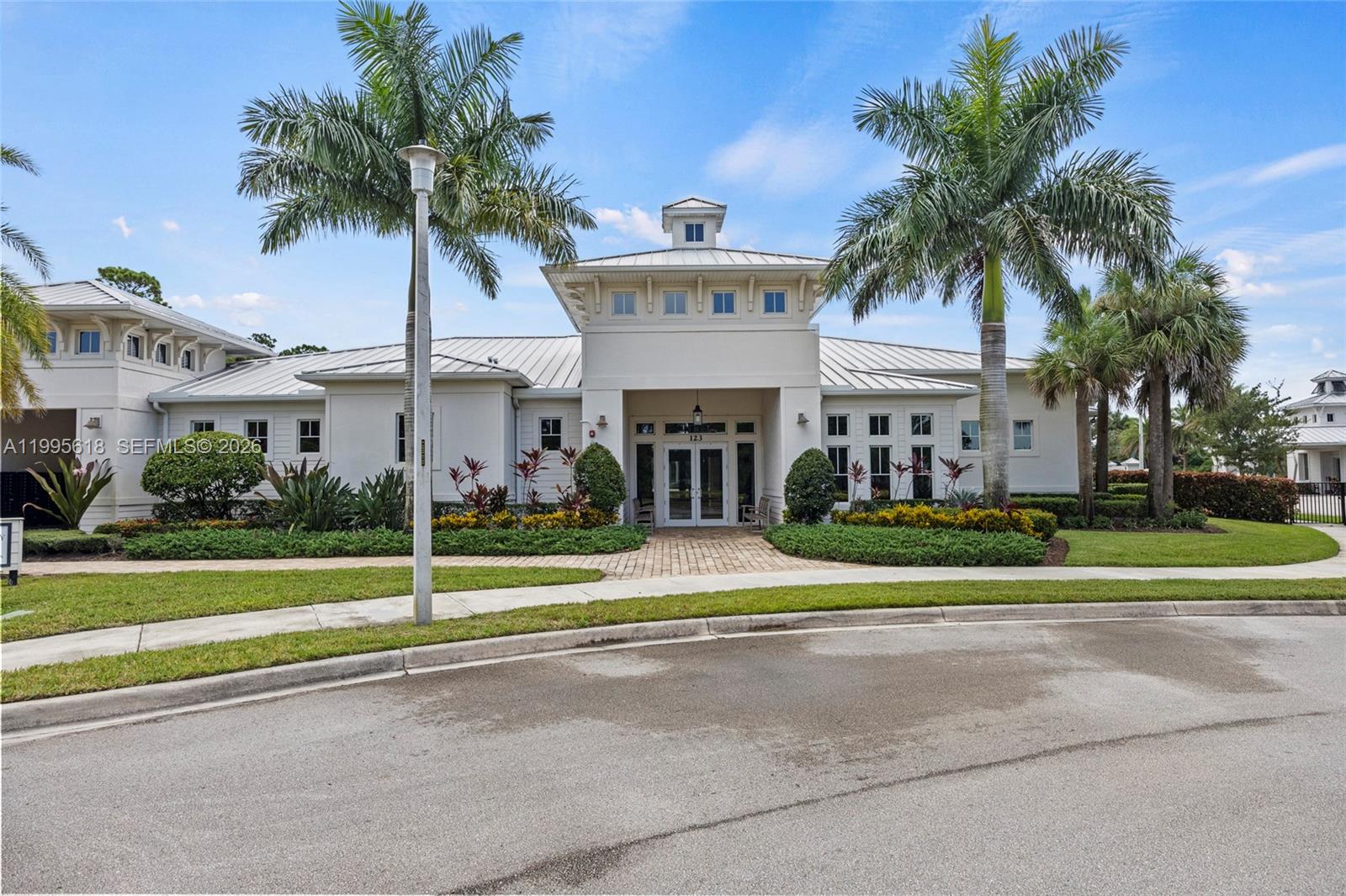 BANYAN BAY - Residential
