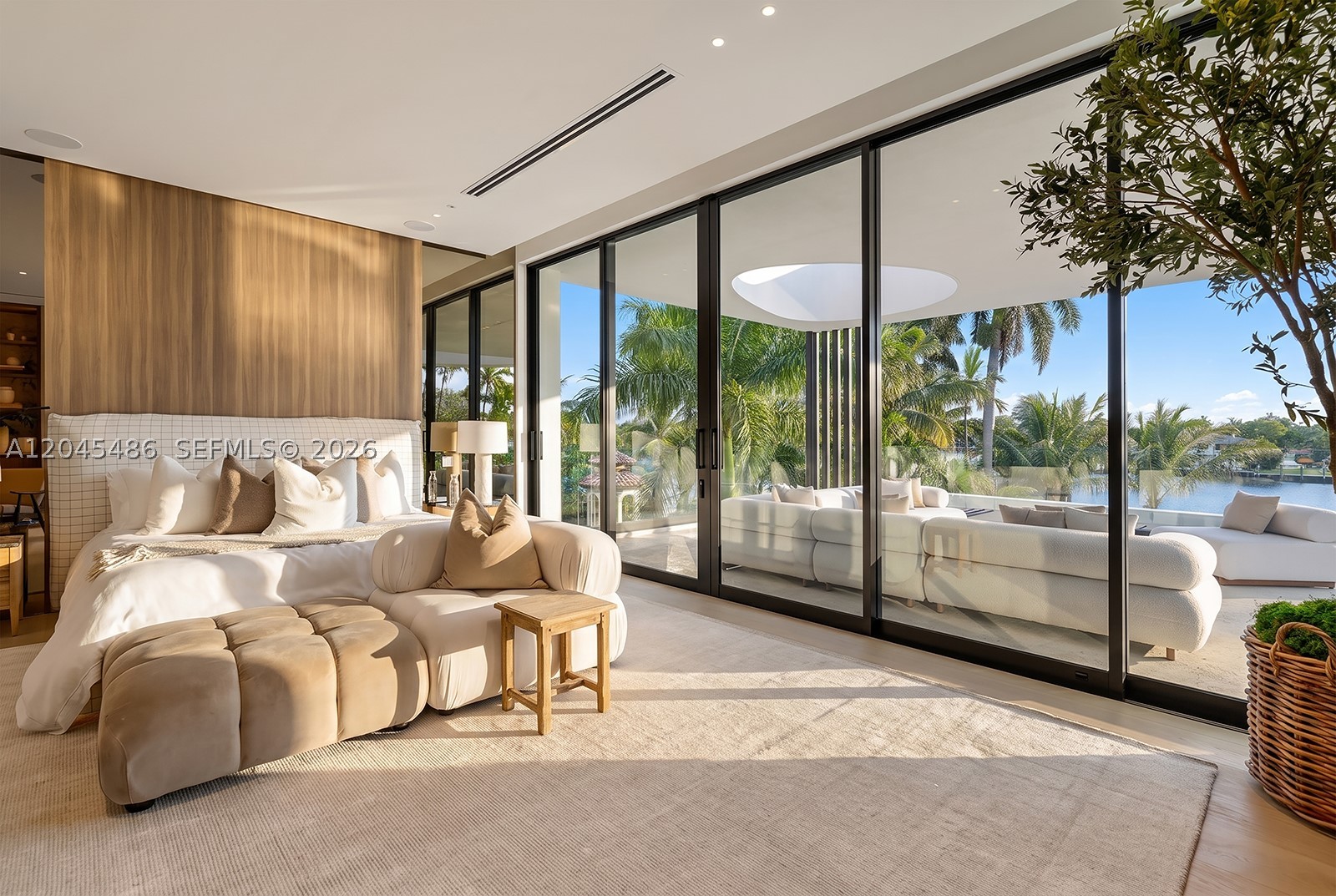 HOLLYWOOD LAKES SECTION - Residential