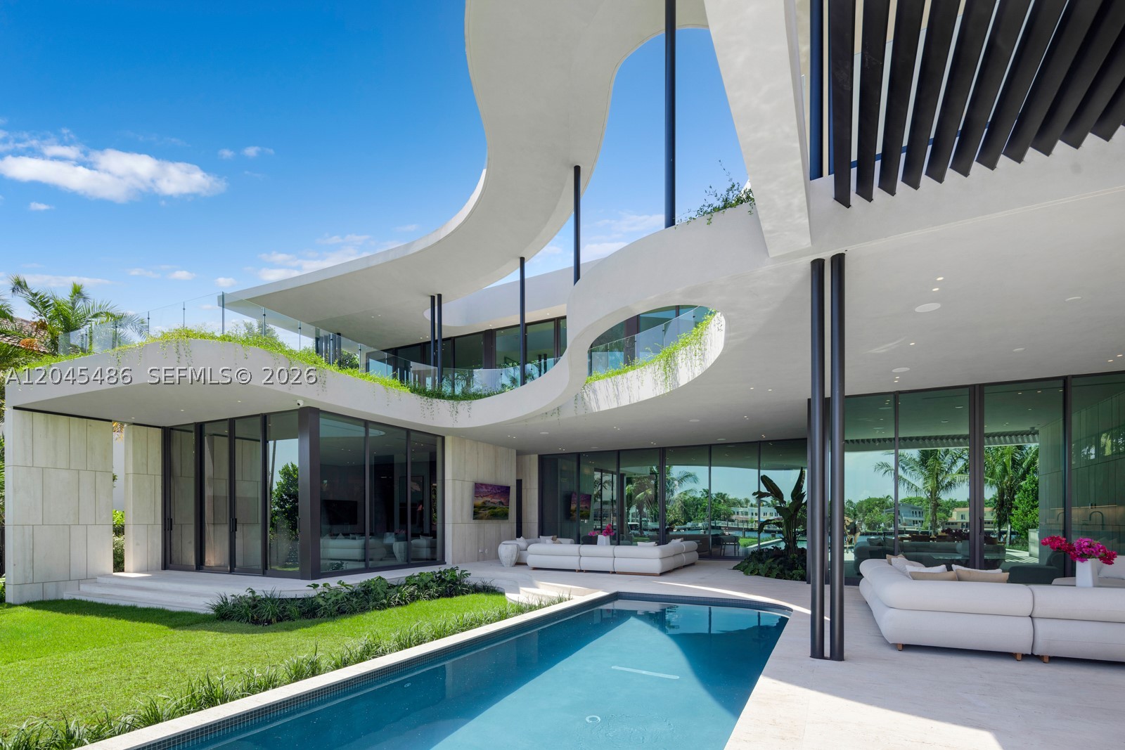 HOLLYWOOD LAKES SECTION - Residential
