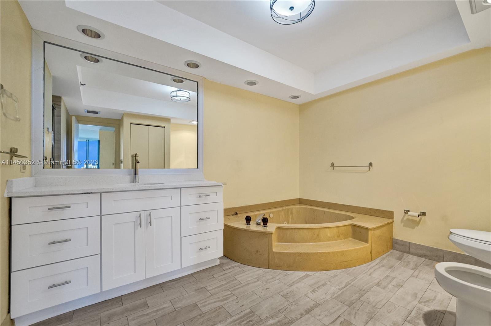 HAMPTONS WEST - Residential