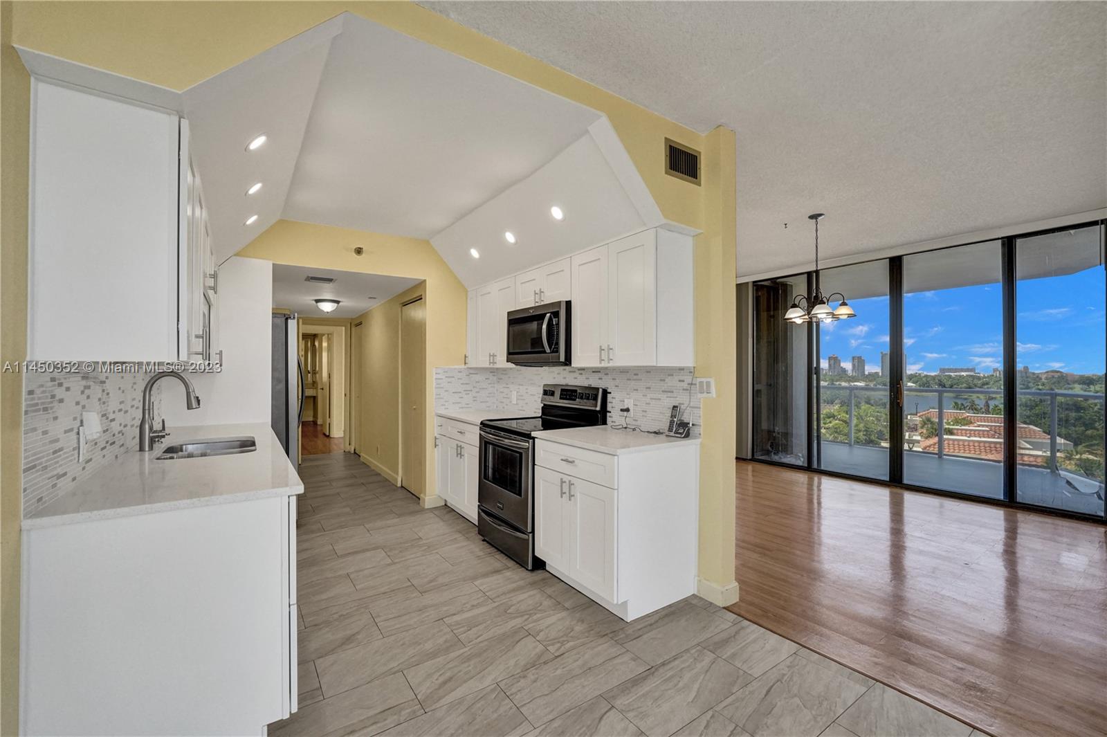 HAMPTONS WEST - Residential