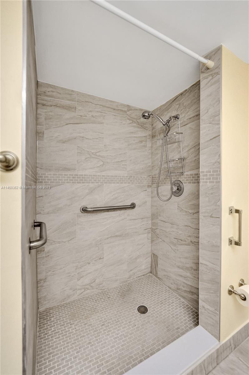 HAMPTONS WEST - Residential