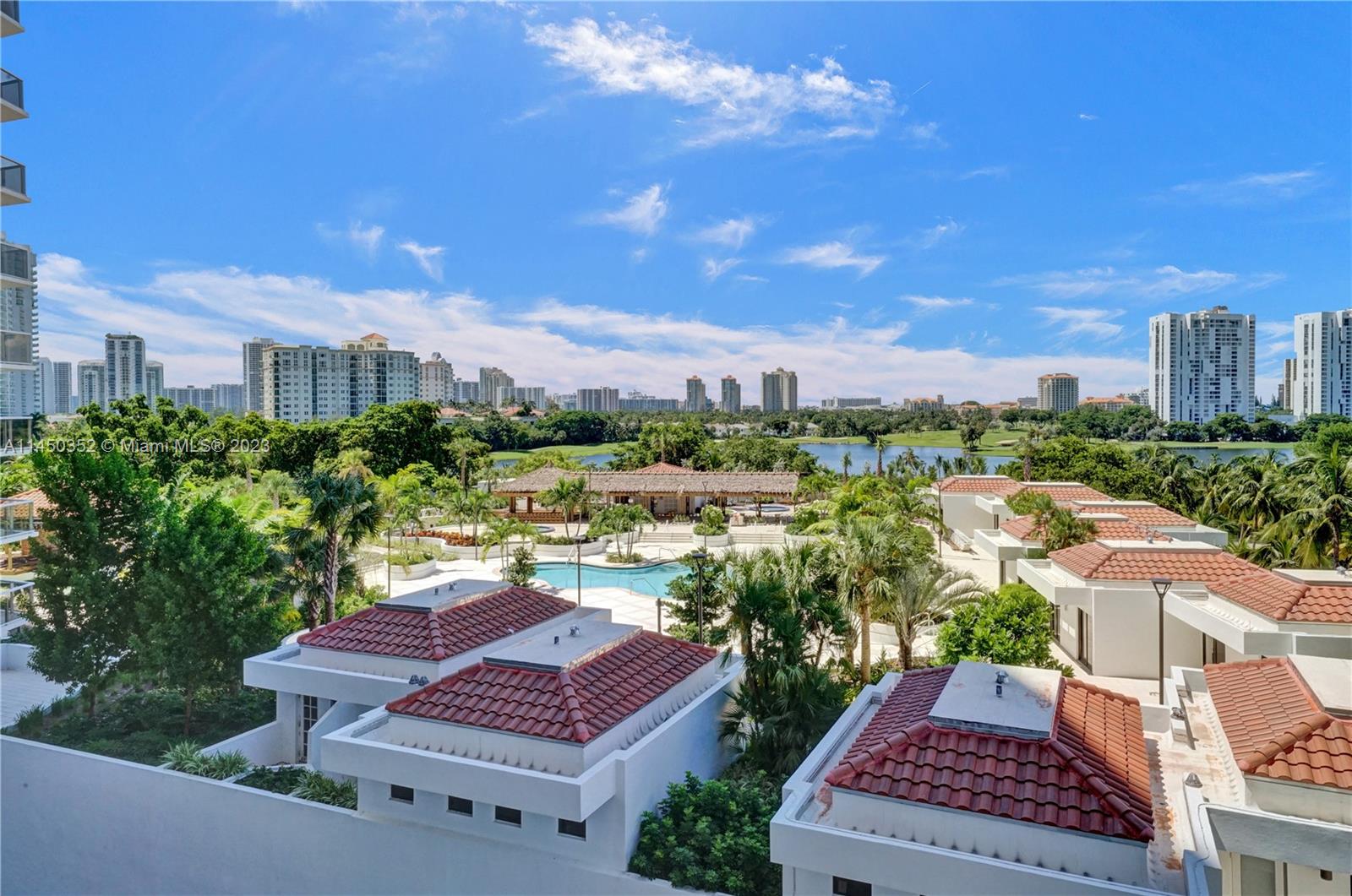 HAMPTONS WEST - Residential