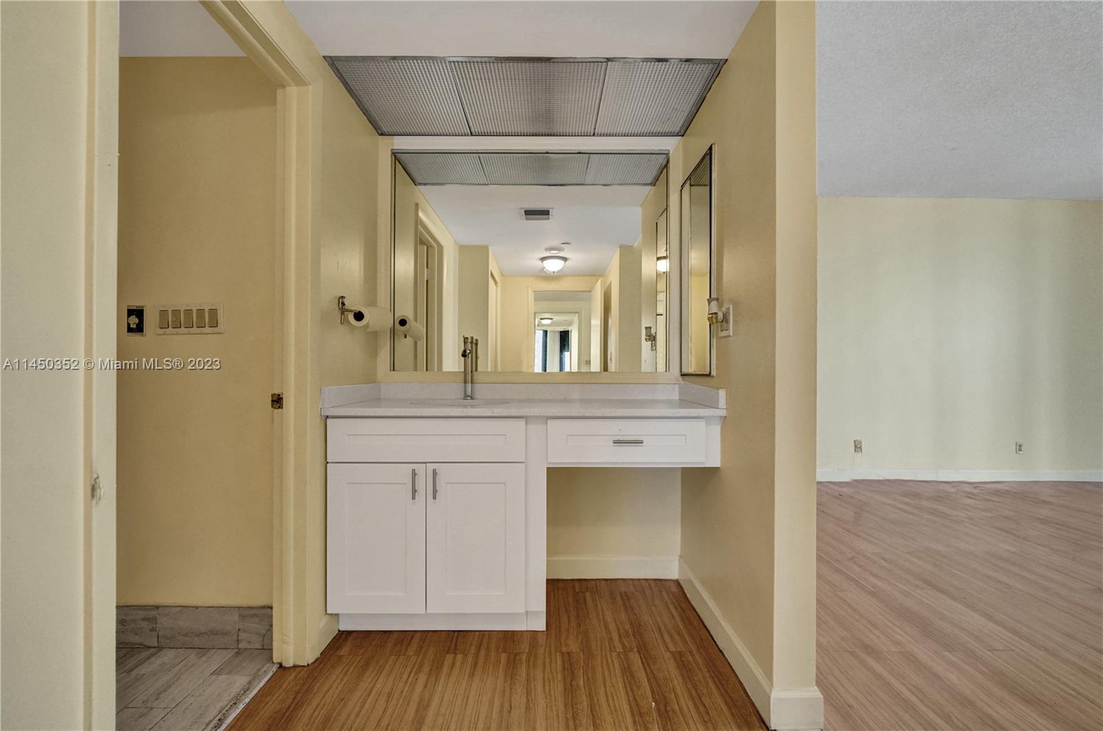 HAMPTONS WEST - Residential