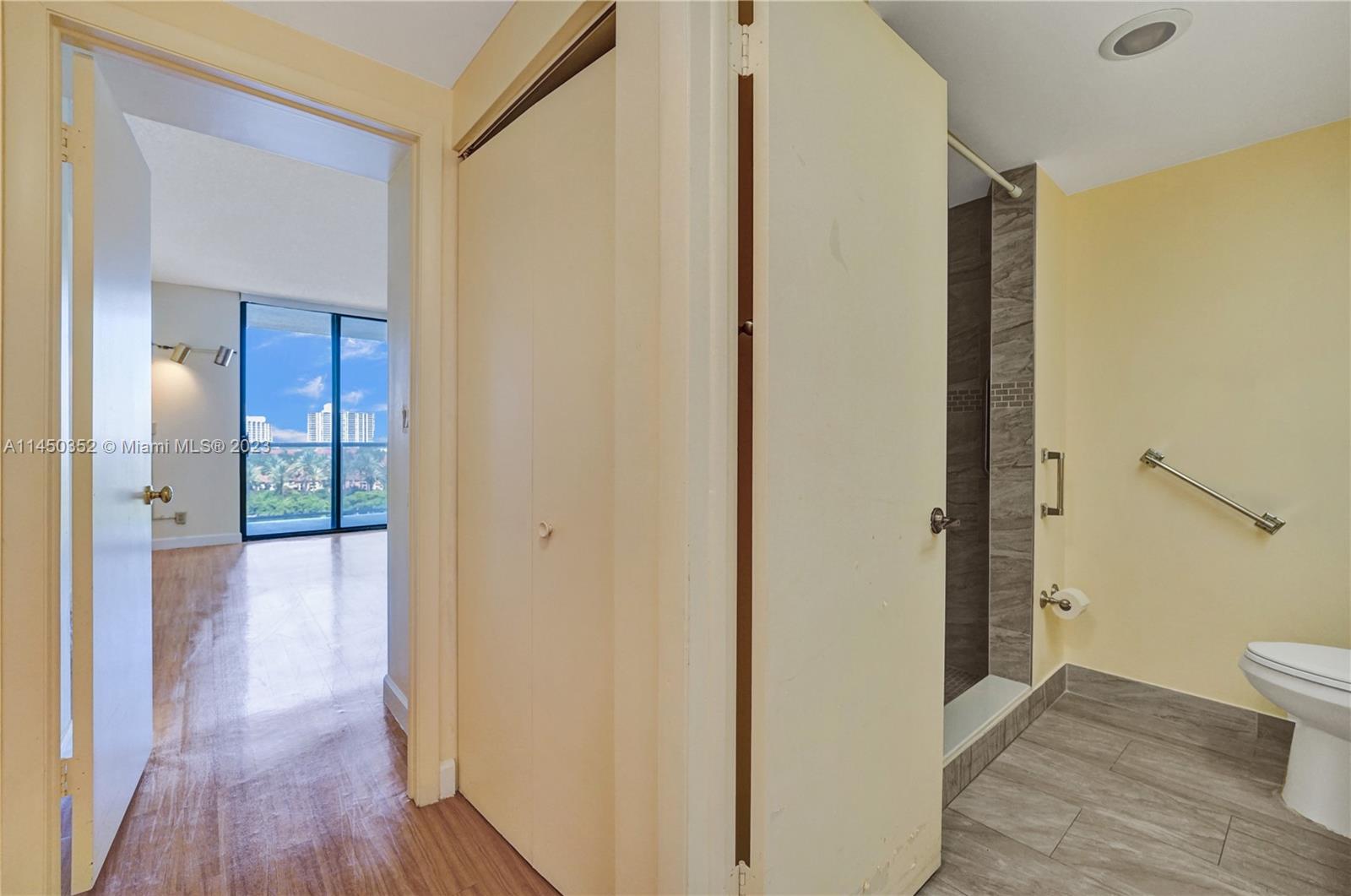 HAMPTONS WEST - Residential