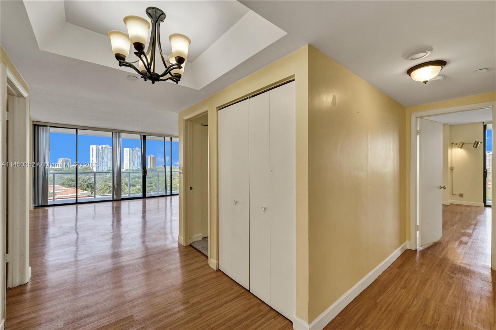 HAMPTONS WEST - Residential