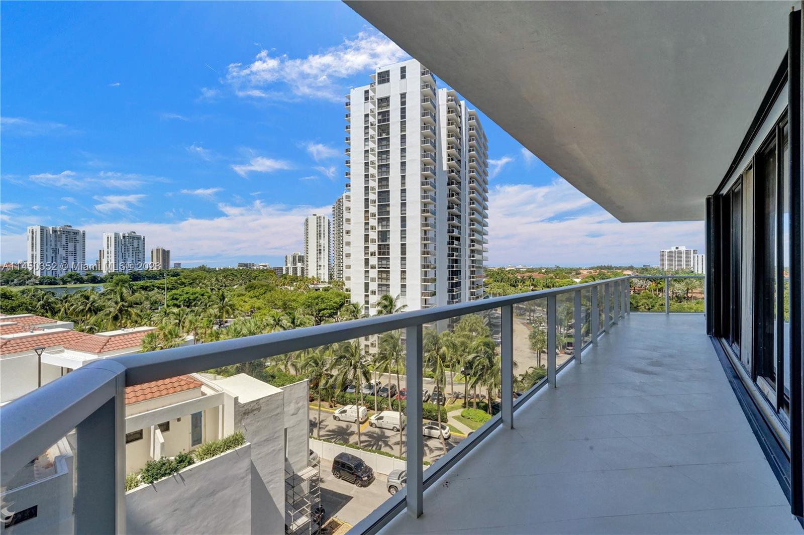 HAMPTONS WEST - Residential