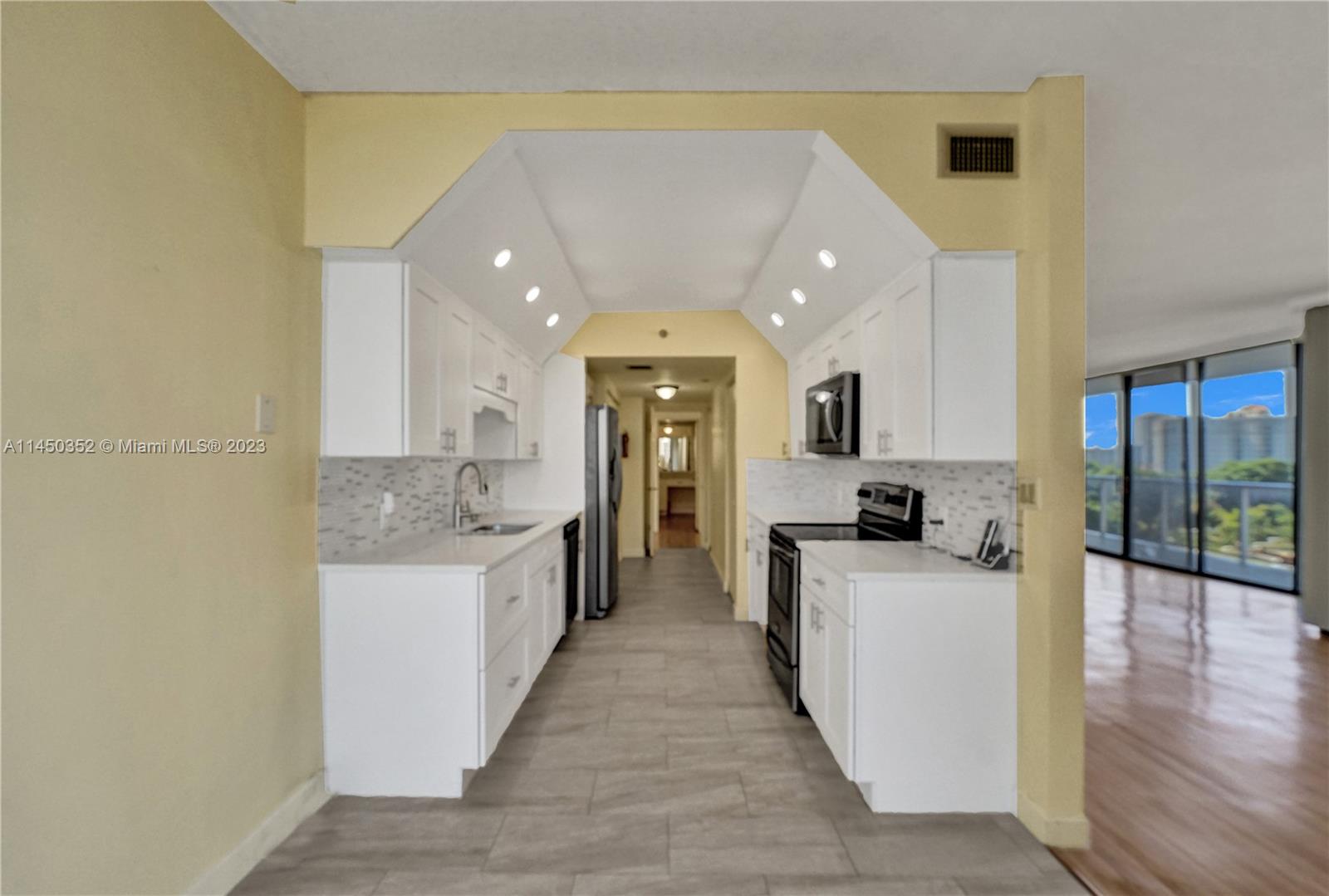HAMPTONS WEST - Residential