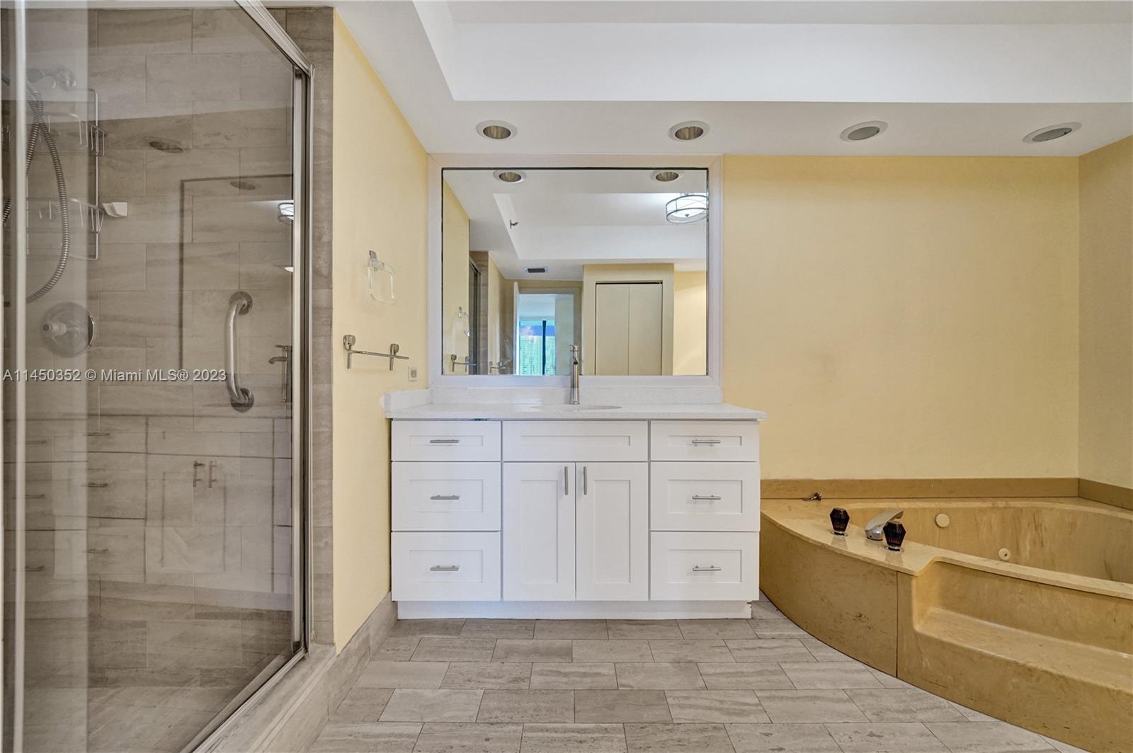 HAMPTONS WEST - Residential