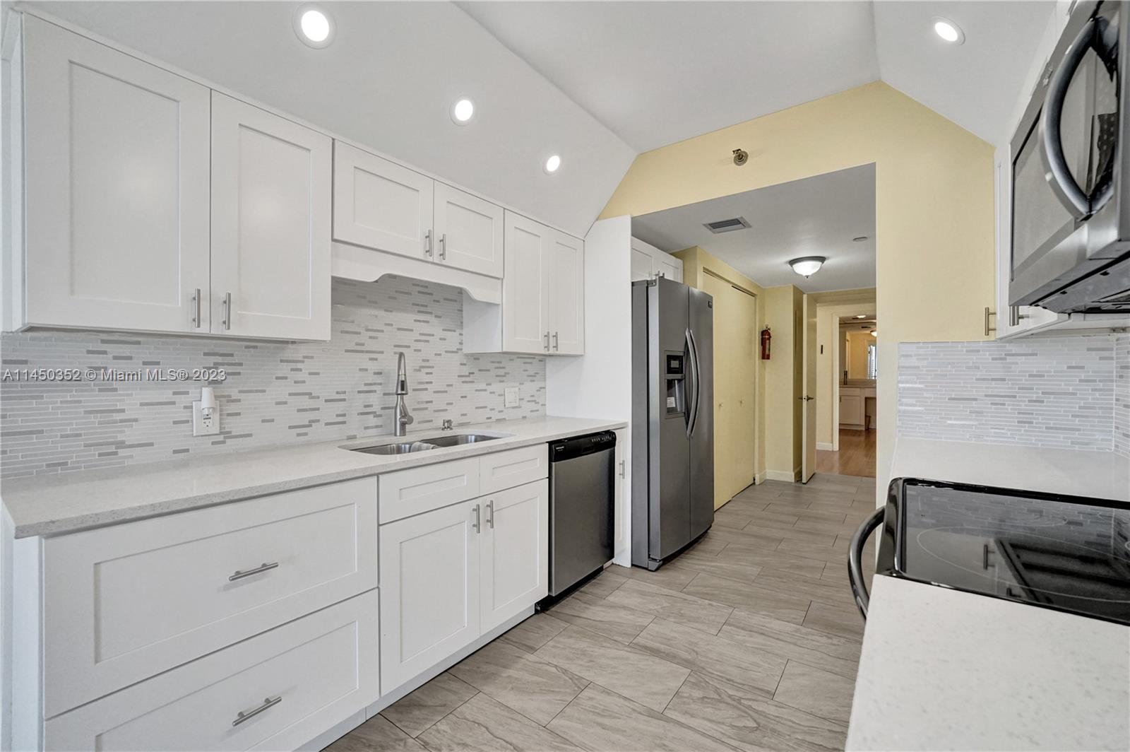 HAMPTONS WEST - Residential