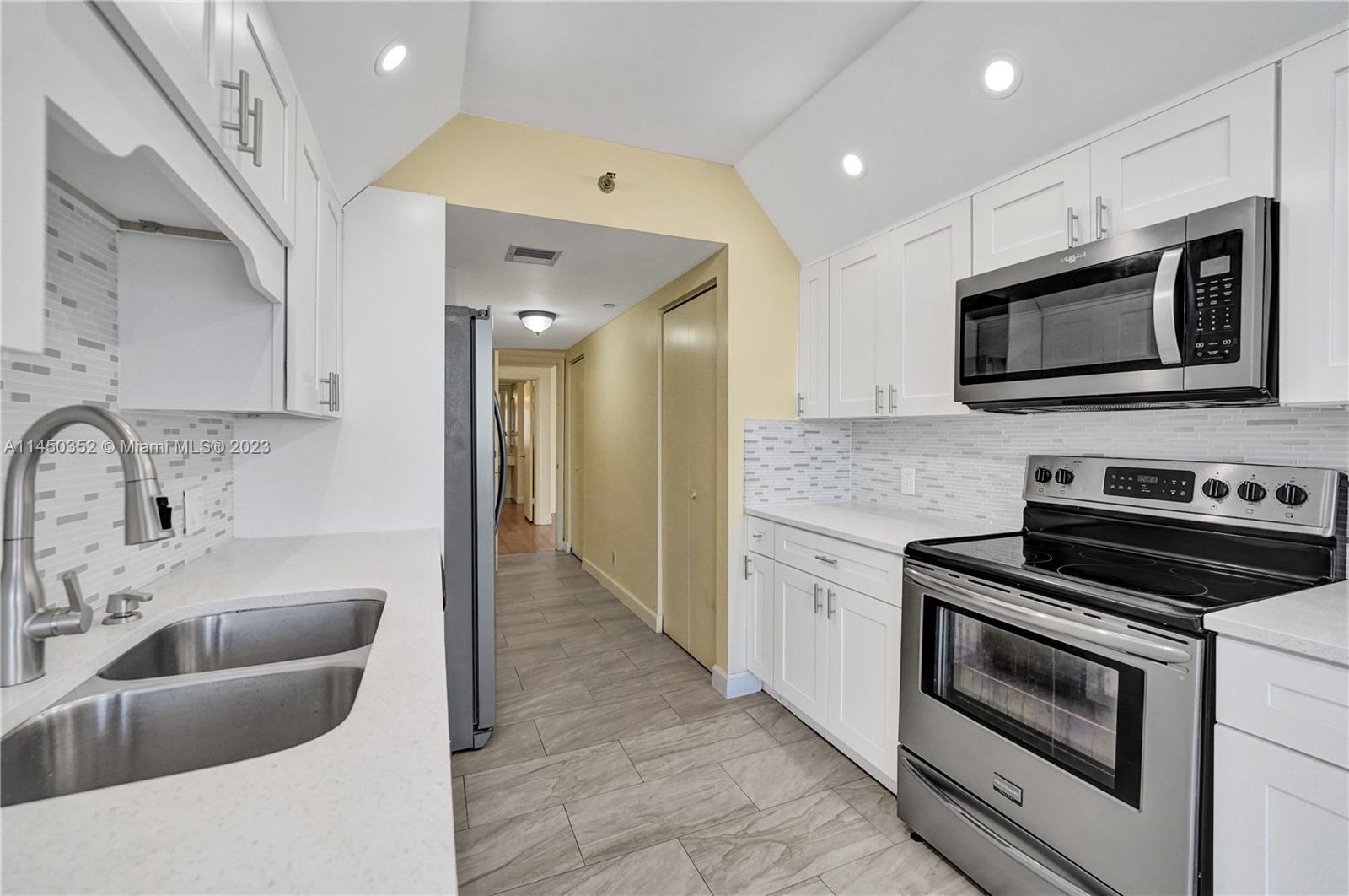 HAMPTONS WEST - Residential