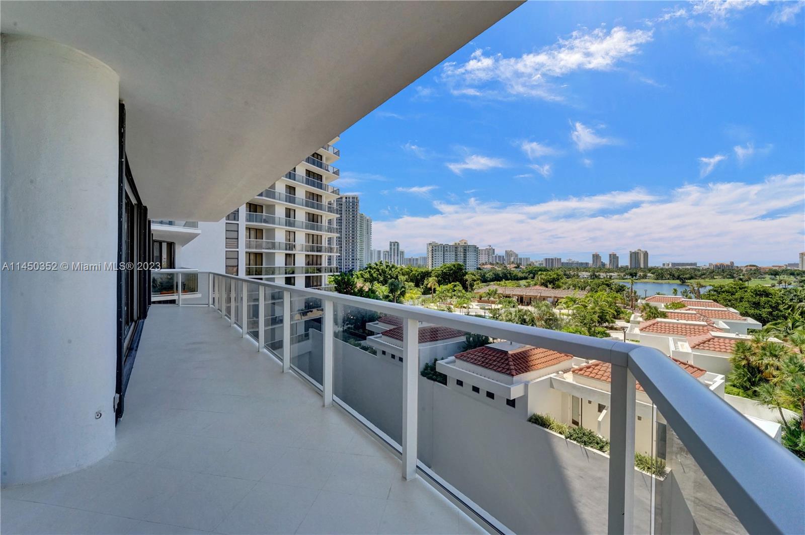 HAMPTONS WEST - Residential