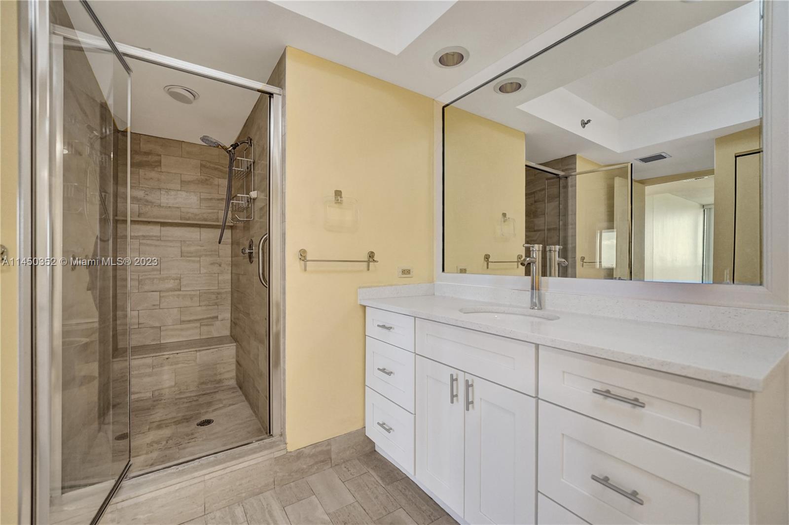 HAMPTONS WEST - Residential