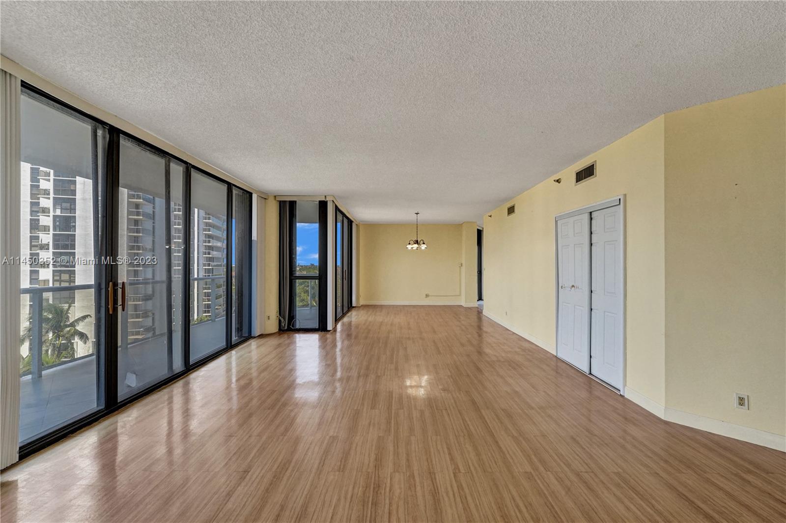 HAMPTONS WEST - Residential
