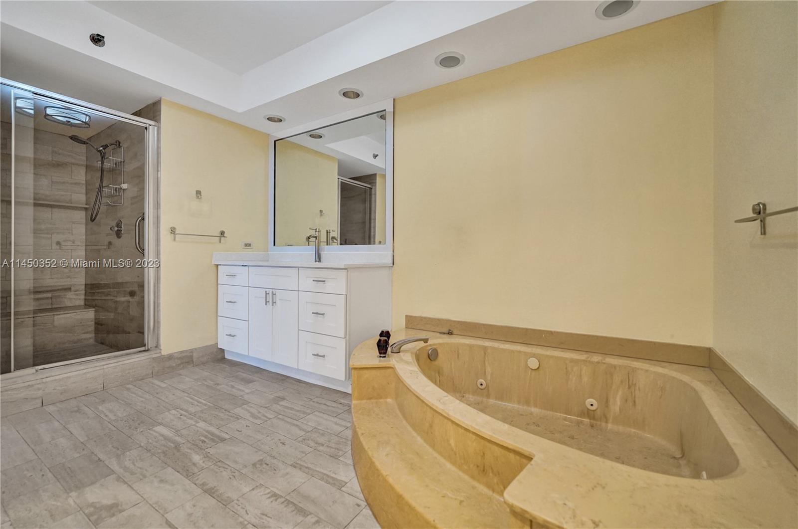 HAMPTONS WEST - Residential
