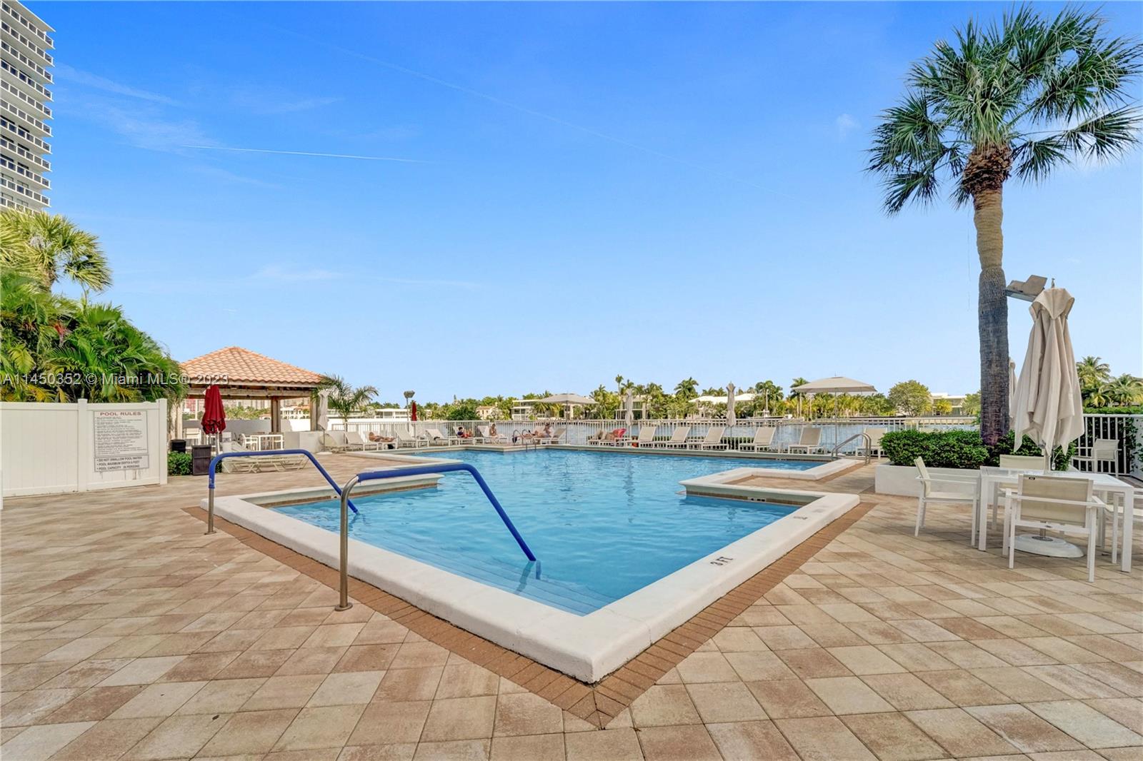HAMPTONS WEST - Residential