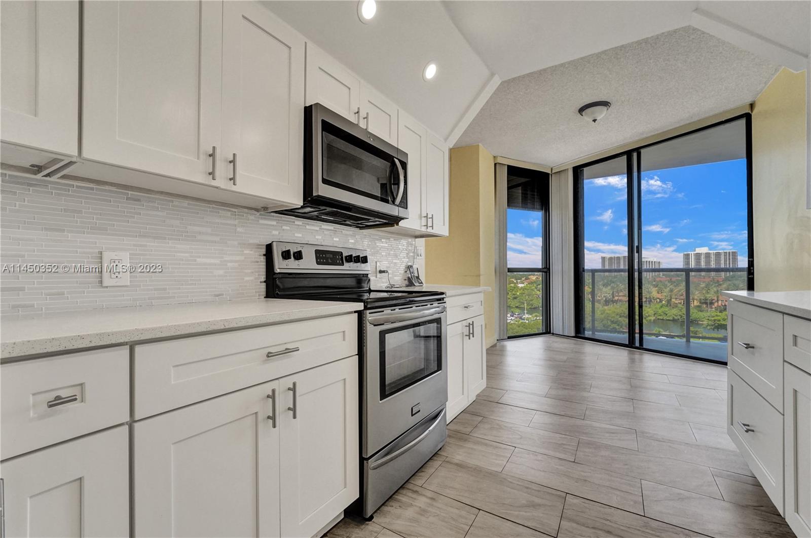 HAMPTONS WEST - Residential