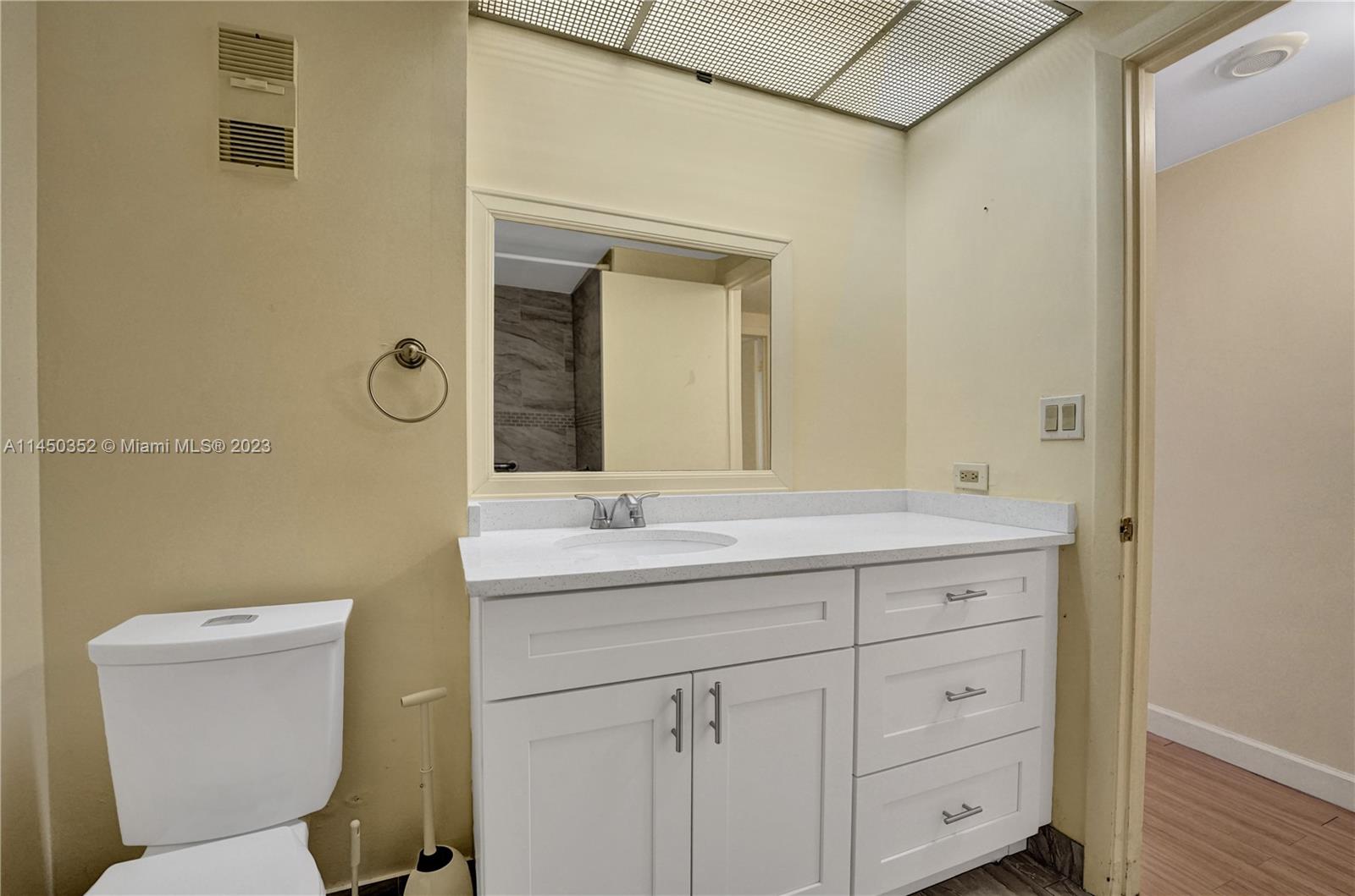 HAMPTONS WEST - Residential
