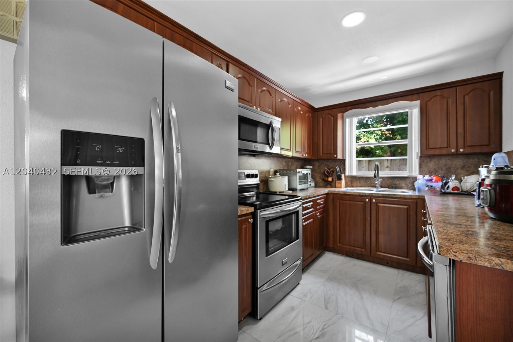 LEE BELL HOMES - Residential