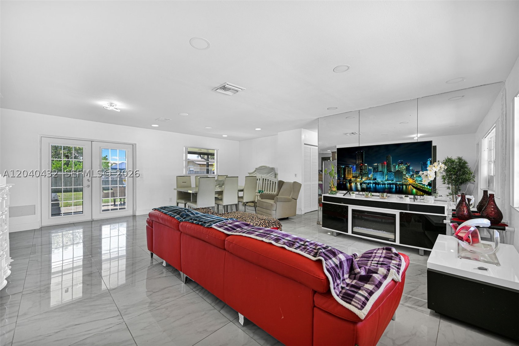 LEE BELL HOMES - Residential