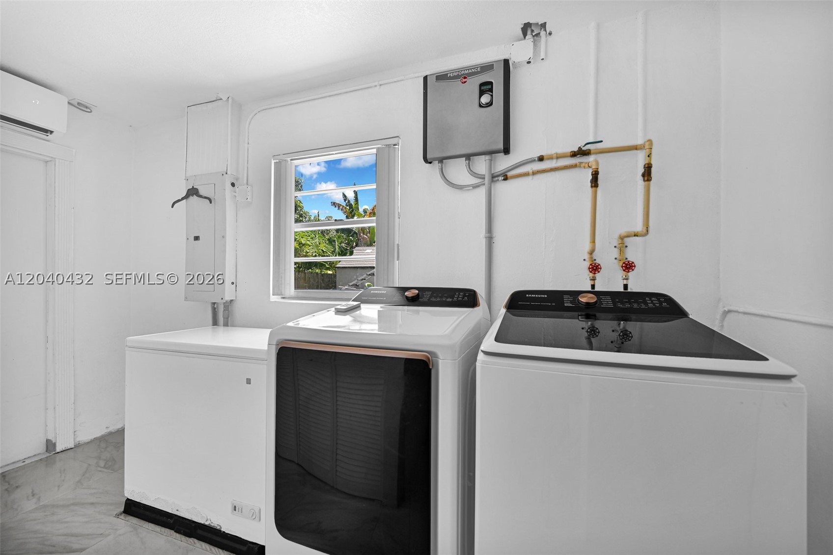 LEE BELL HOMES - Residential