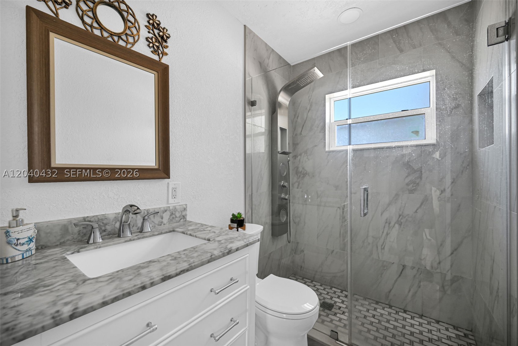 LEE BELL HOMES - Residential