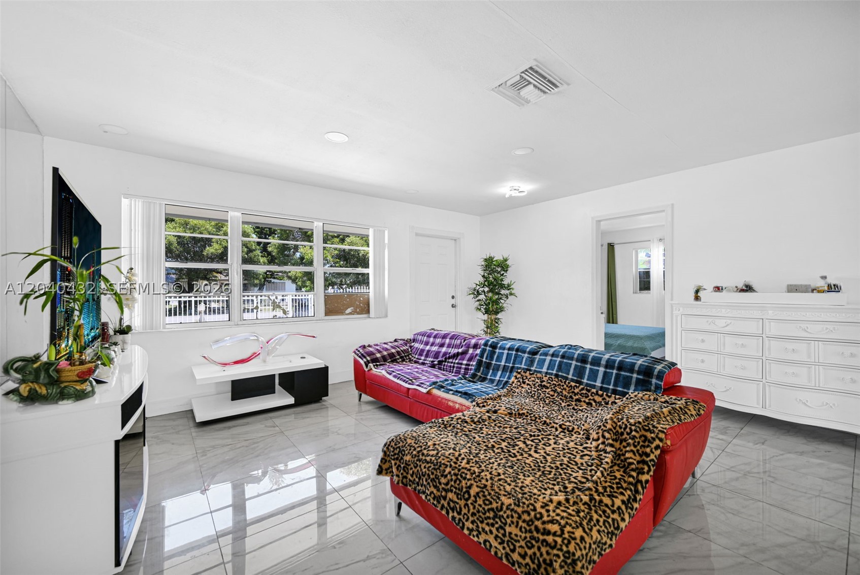 LEE BELL HOMES - Residential