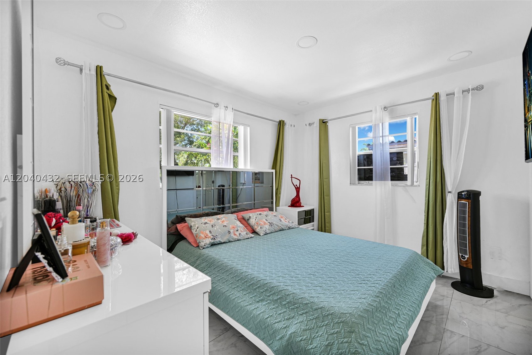 LEE BELL HOMES - Residential