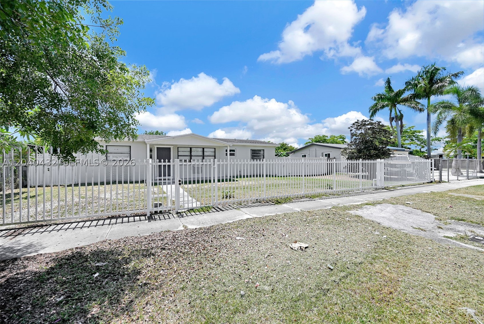 LEE BELL HOMES - Residential