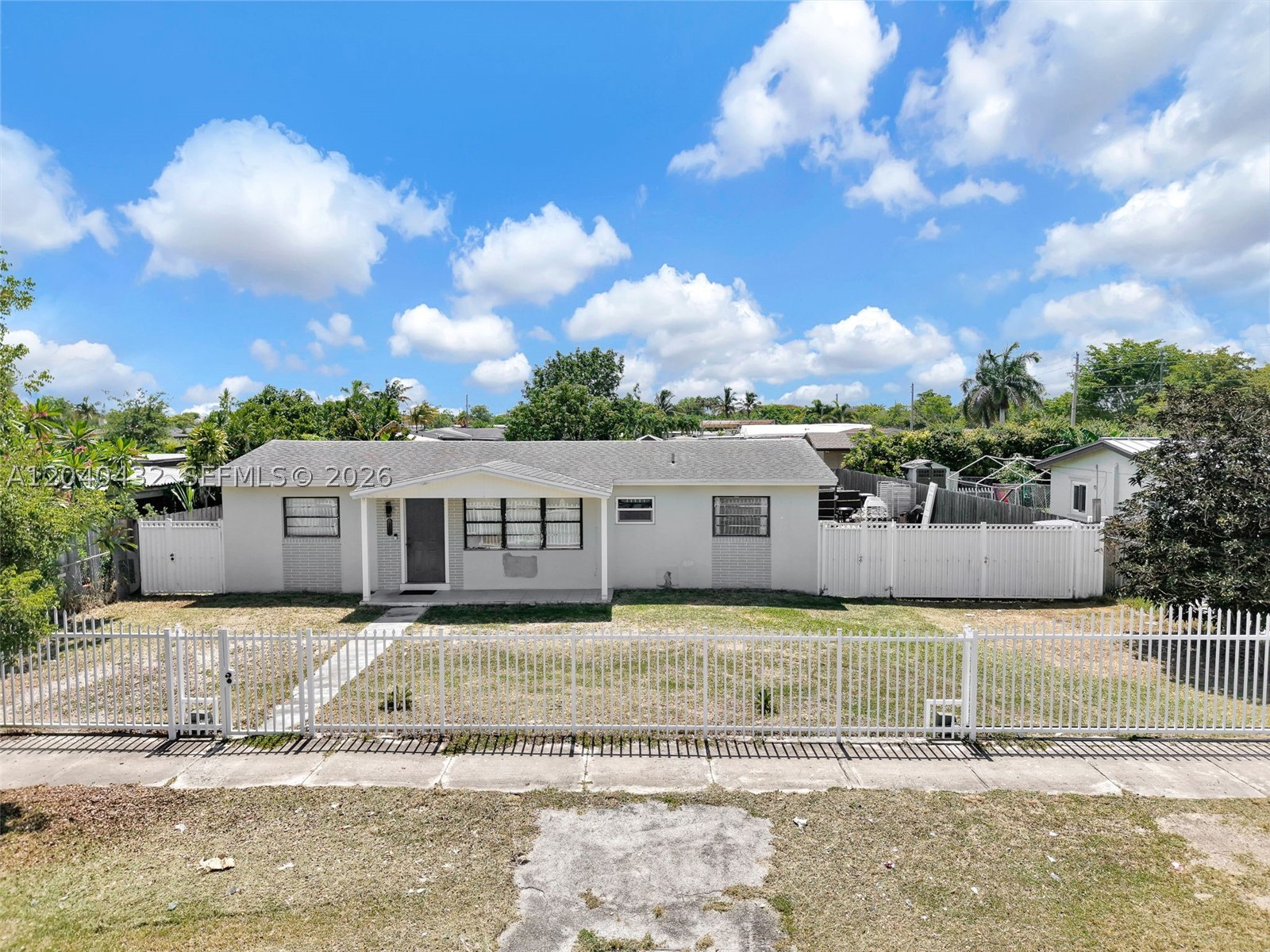 LEE BELL HOMES - Residential