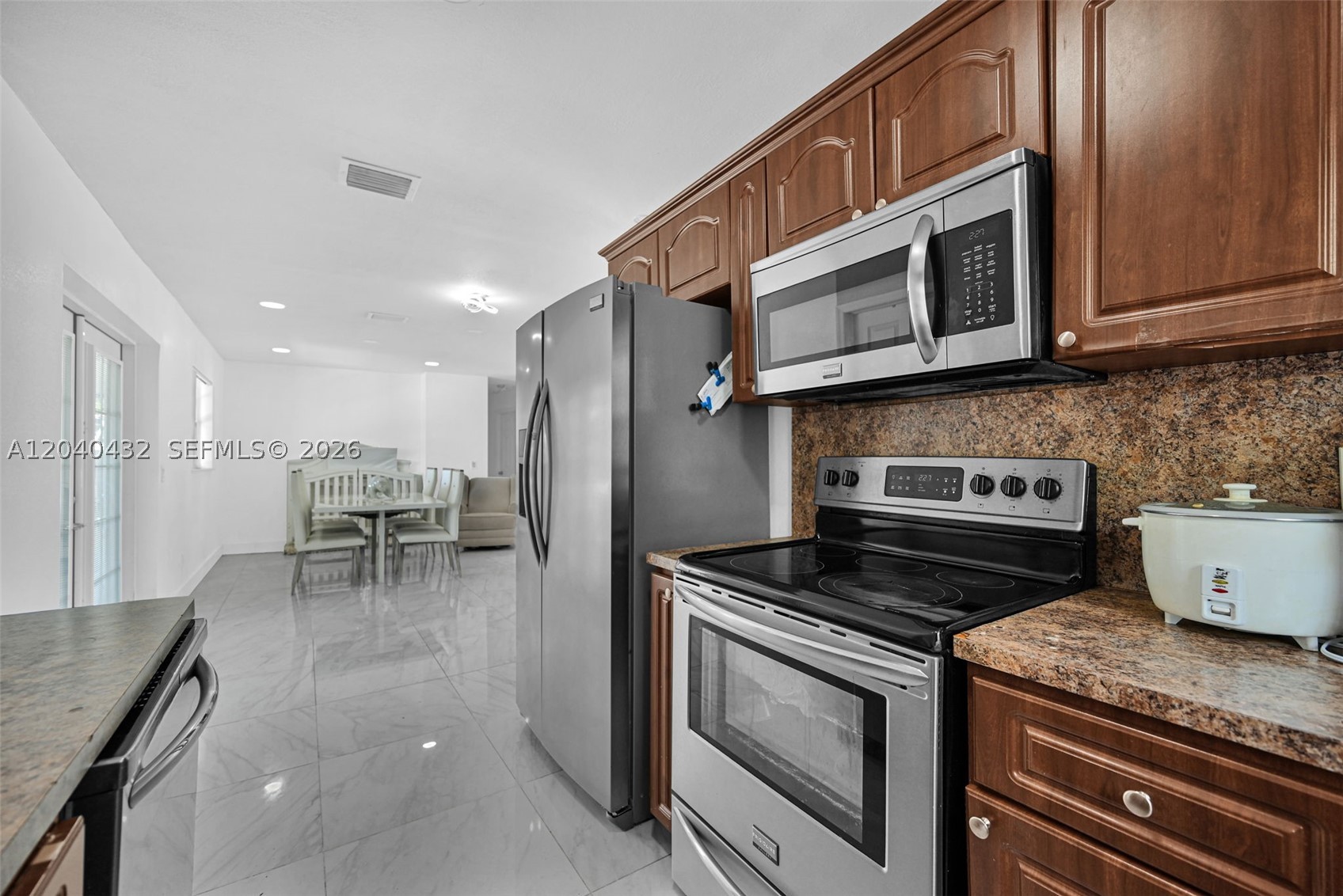 LEE BELL HOMES - Residential