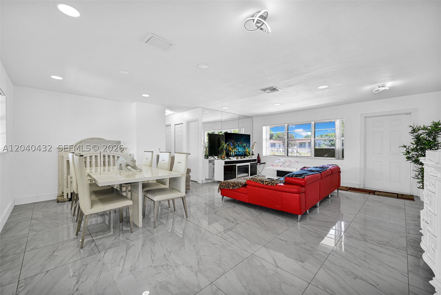 LEE BELL HOMES - Residential