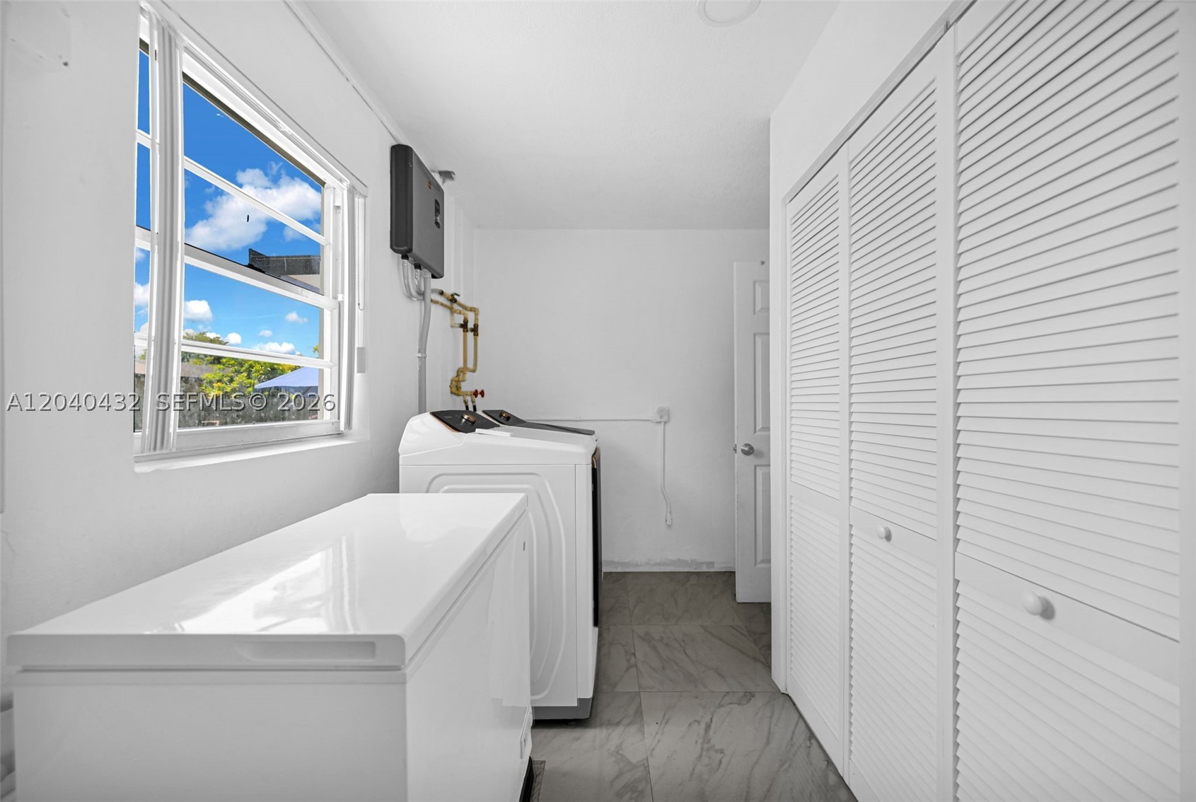 LEE BELL HOMES - Residential