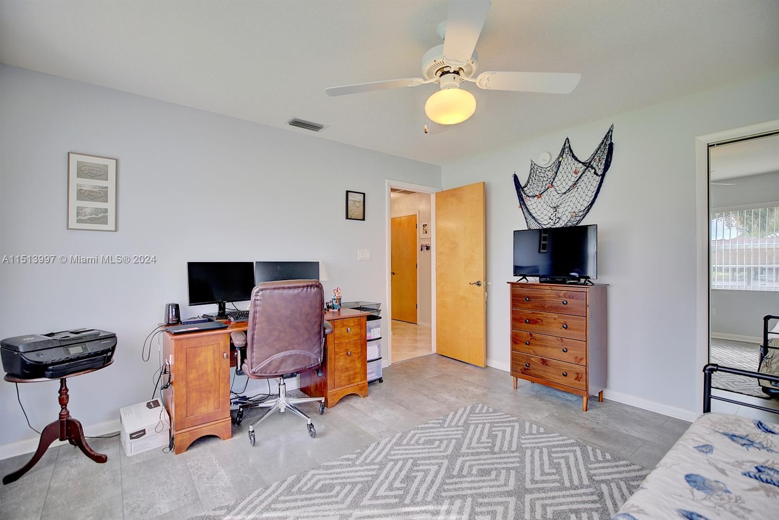 LEISURE LAKES - Residential