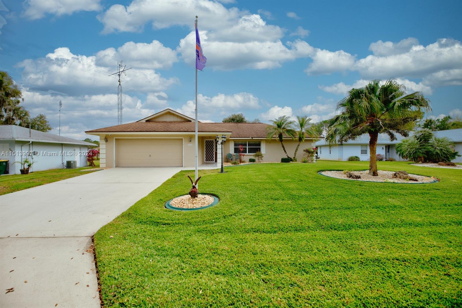 LEISURE LAKES - Residential